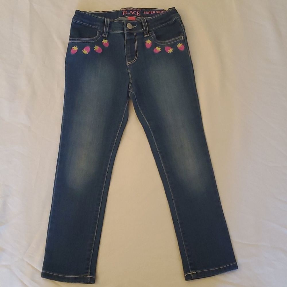 I am selling a beautiful jeans